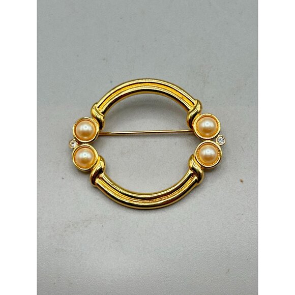 Signed MONET Small Circle Pin Brooch Gold Tone Faux Pearls Elegant Classic Pin - Picture 9 of 10